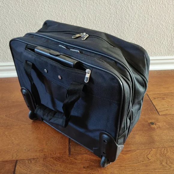 Carry on laptop luggage